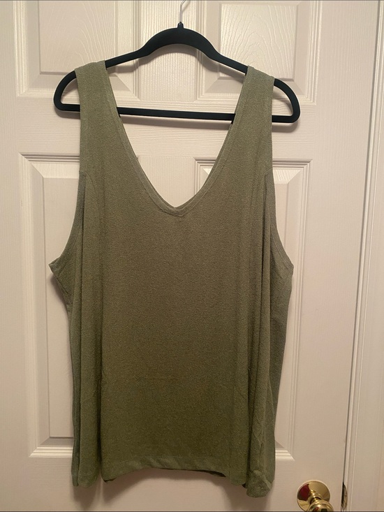 Ava & Viv Tops - Ava & Viv Olive Green V-Neck Women's Tank Top…size 4X (28-30)